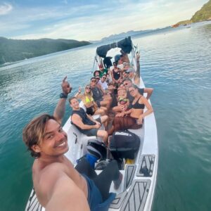 private tour boat ilha grande